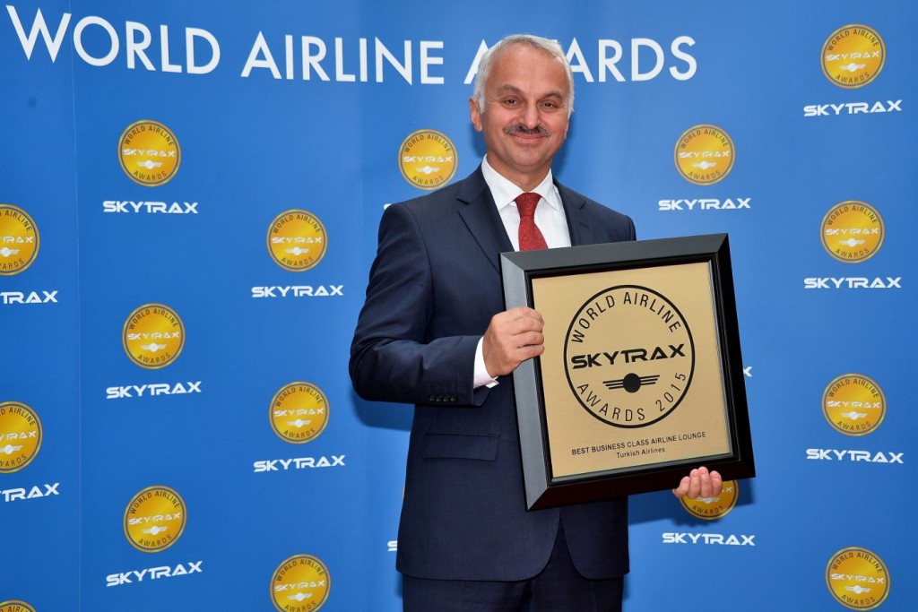 Turkish Airlines CEO Mr, Temel Kotil holding the award