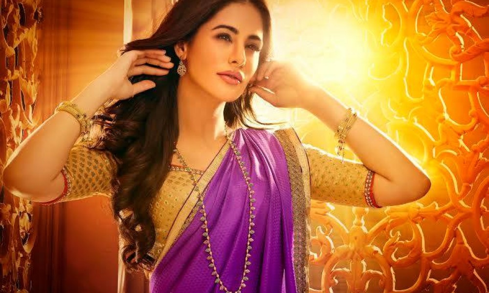Nargis Fakhri Damas Jewelry Diwali 1 Nargis Fakhri Damas Jewelry Diwali 1