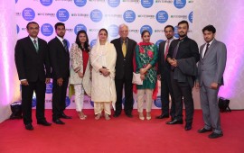 Abid, Danial, Faisal, Erab, Malik Farooq, Mrs Farooq, Amna, Azeem & Shahid (2048x1365)