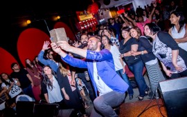 Daksh Kubba [Lead vocalist of naQsh] interacting with the guests at the launch party of their debut album Saptak (4)