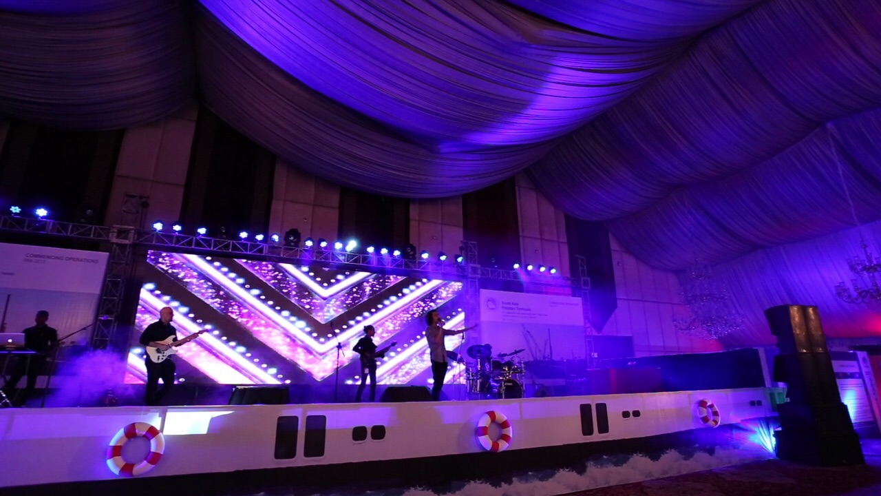 Mizmaar performing at the PIFFA Awards [Karachi] 6