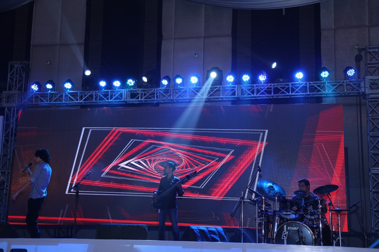 Mizmaar performing at the PIFFA Awards [Karachi] 8