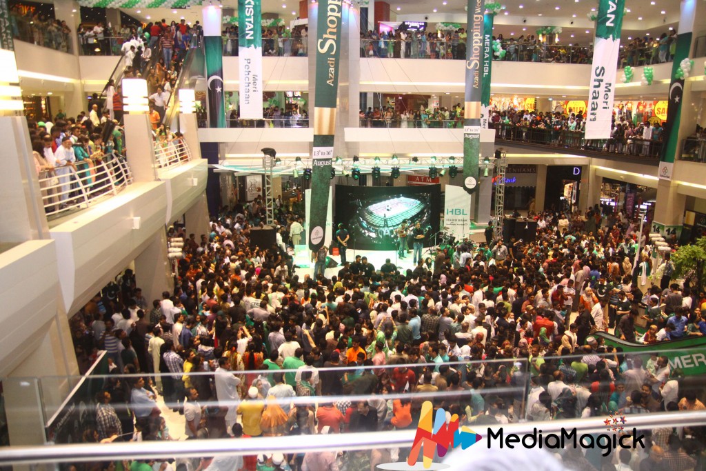 Crowded-Dolmen-Mall