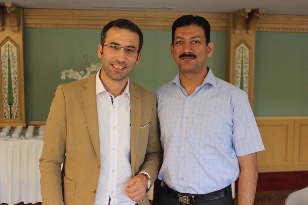 [L] GM Turkish Airlines Islamabad Yunus Mert at the workshop with travel agents