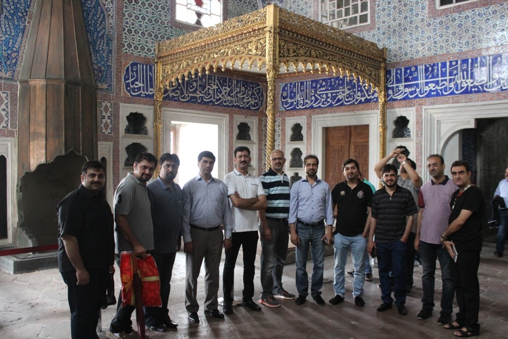 Travel agents at Topkapi Palace [2]
