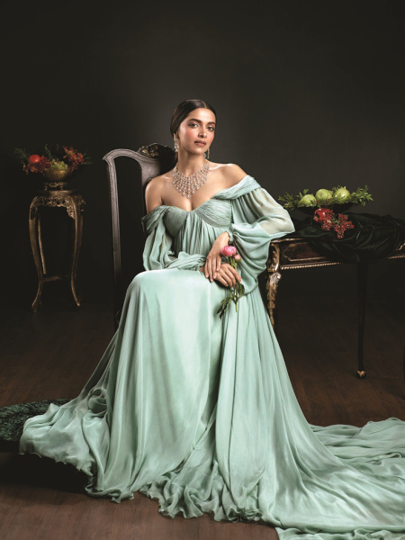 Deepika Padukone Royal 2