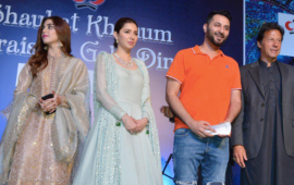 Mahira-Khan-and-Imran-Khan-Shaukat-Khanum-3